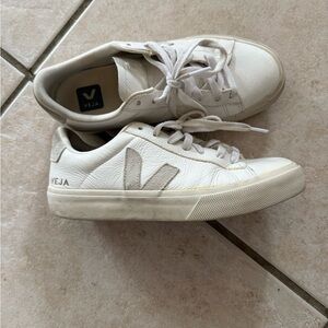 Veja White Leather Low-Top Sneakers with Beige V Logo campo